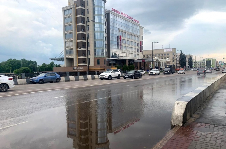 На улице Плеханова во время гидравлических испытаний прорвало теплосеть На улице Плеханова во время гидравлических испытаний прорвало теплосеть