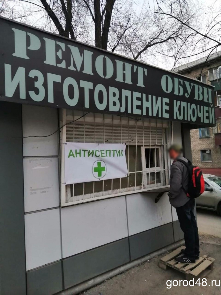 Сапожная мастерская торговала алкоголем под видом антисептика Сапожная мастерская торговала алкоголем под видом антисептика