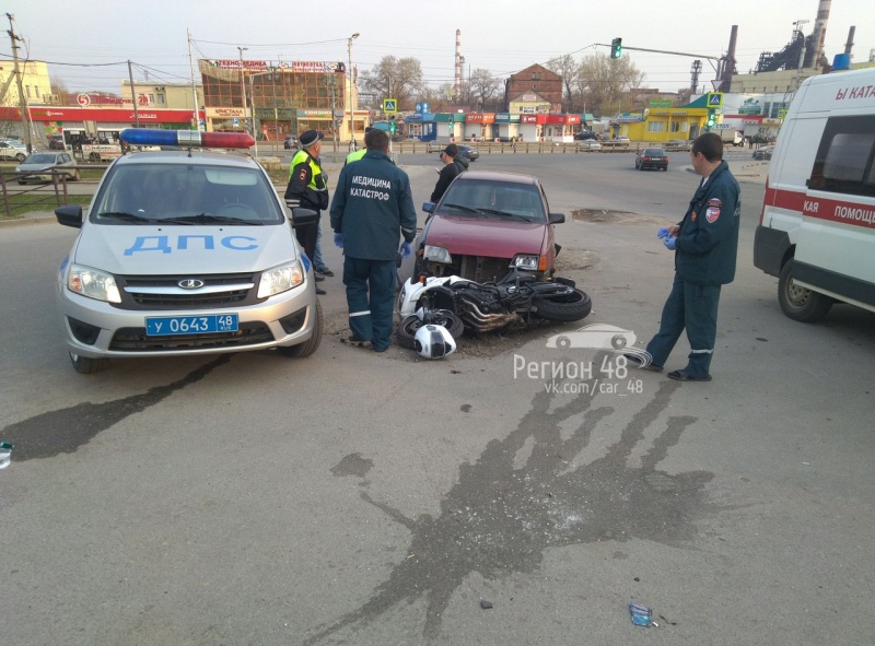 На Соколе автомобиль сбил мотоциклиста На Соколе автомобиль сбил мотоциклиста