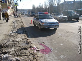 В Липецке из троллейбуса выпала пенсионерка В Липецке из троллейбуса выпала пенсионерка
