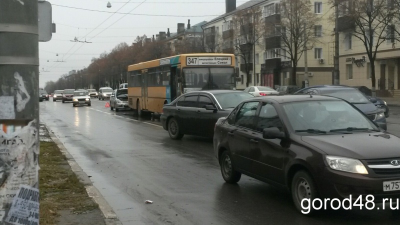 Город 48 липецк. ДТП на Липецкой улице сегодня. ДТП В Липецке вчера на ул. Гагарина в Липецке. Авария на Липецкой улице сегодня. Город48.ру информационный портал.