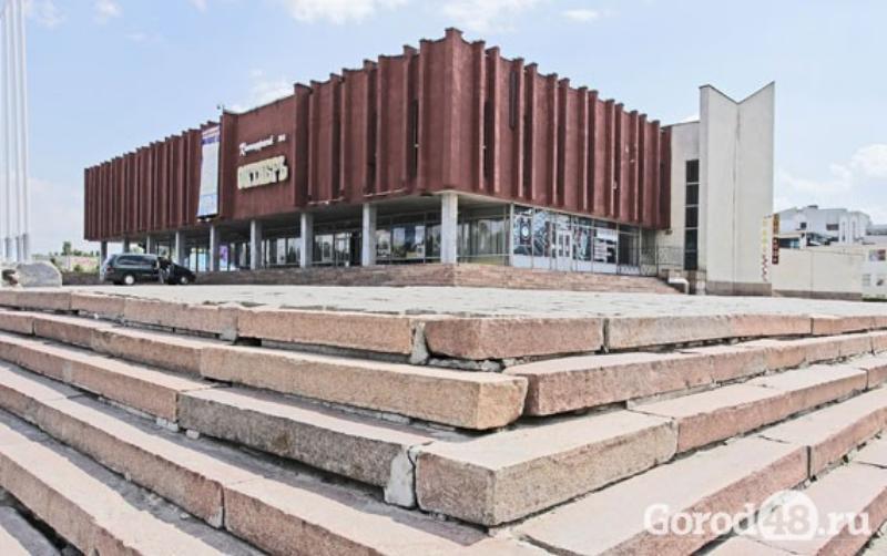 Евгения Уваркина дарит «проклятое место» областной администрации Евгения Уваркина дарит «проклятое место» областной администрации