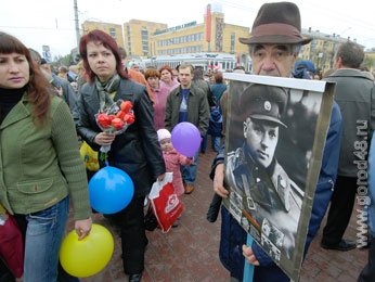 В праздновании Дня Победы приняли участие более 60 тысяч липчан В праздновании Дня Победы приняли участие более 60 тысяч липчан