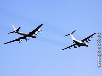 Над Липецком пролетели самолеты стратегической авиации Над Липецком пролетели самолеты стратегической авиации