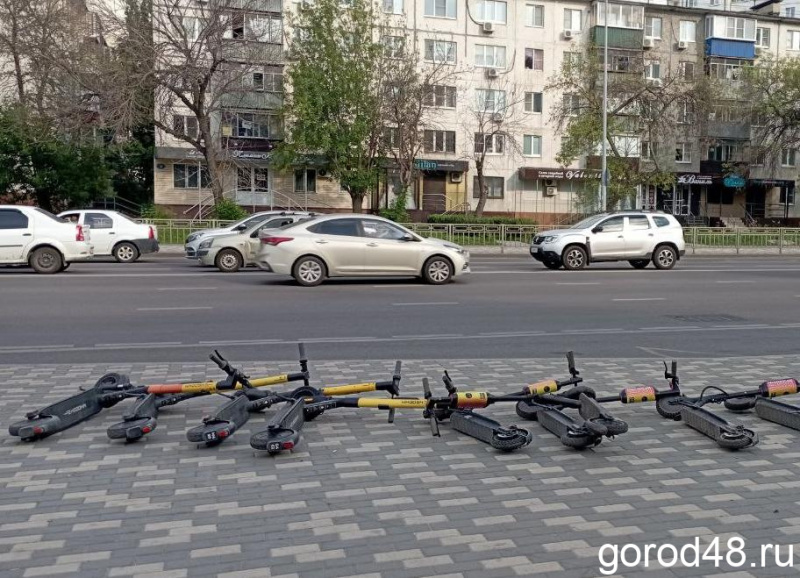 В детскую областную больницу доставили разбившегося на электросамокате 12-летнего школьника В детскую областную больницу доставили разбившегося на электросамокате 12-летнего школьника