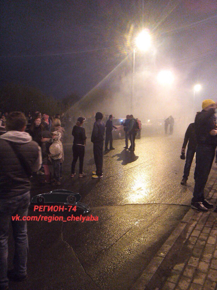 Во время салюта в Челябинске снаряд попал в толпу Во время салюта в Челябинске снаряд попал в толпу