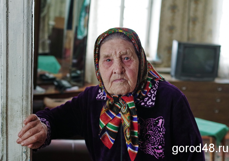 100-летняя юбилярша гордится тем, что ей «провел воду Путин» 100-летняя юбилярша гордится тем, что ей «провел воду Путин»