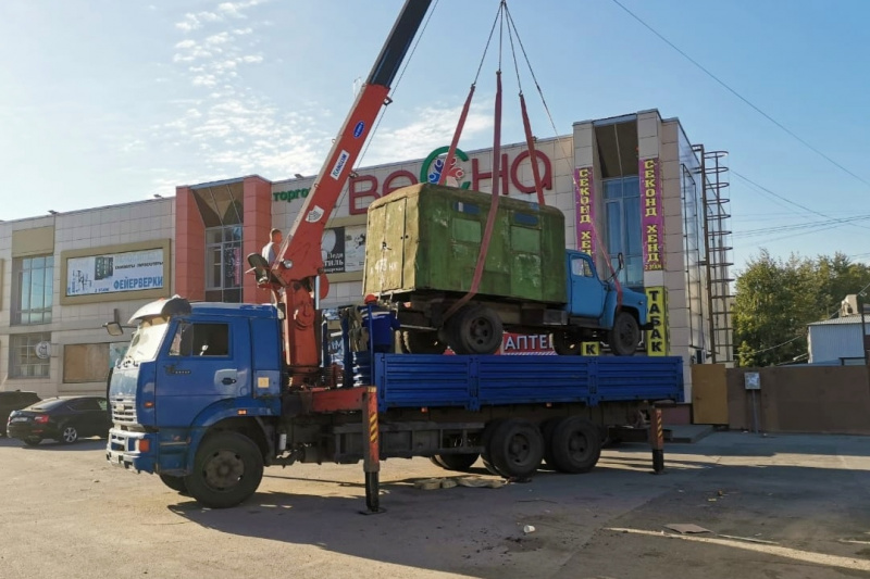 Заводскую площадь очистили от незаконных автолавок Заводскую площадь очистили от незаконных автолавок