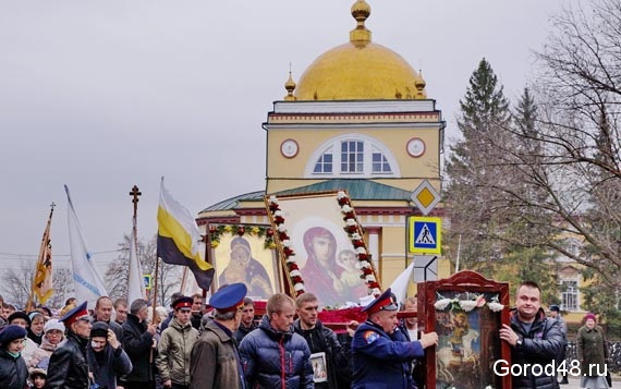 В Липецкой области проходит Крестный ход с чудотворной иконой Божией Матери «Избавительница от бед» В Липецкой области проходит Крестный ход с чудотворной иконой Божией Матери «Избавительница от бед»