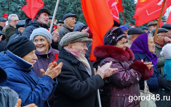 Коммунисты проведут парад за два дня до официальной годовщины октябрьской революции Коммунисты проведут парад за два дня до официальной годовщины октябрьской революции