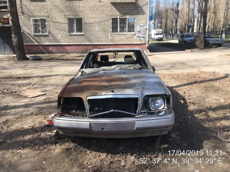 В липецких дворах нашли брошенные иномарки В липецких дворах нашли брошенные иномарки