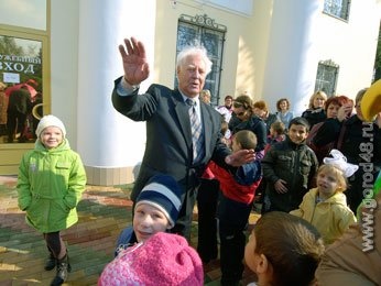 В Липецком областном театре кукол отметили юбилей выдающегося режиссера В Липецком областном театре кукол отметили юбилей выдающегося режиссера