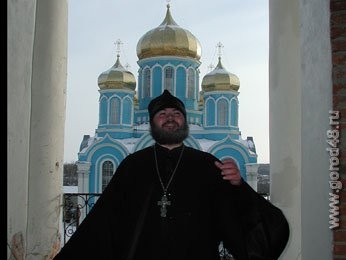 Насельникам задонских монастырей подарили комбайн Насельникам задонских монастырей подарили комбайн