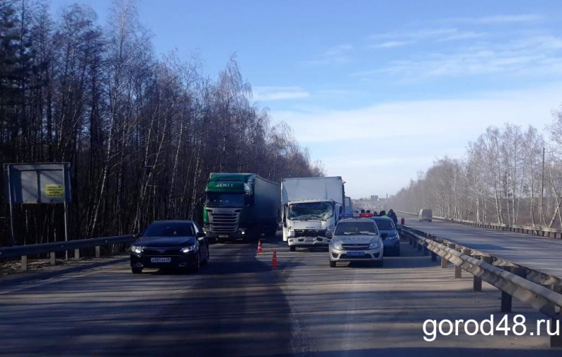 В авариях с участием грузовиков пострадали три человека В авариях с участием грузовиков пострадали три человека