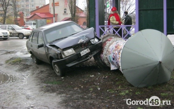 Ваз липецк. ДТП на проспекте Буденного 31.12.2020. Остановка Буденного Липецк авария. Авария на Буденного Липецк 27.01.2021. Аварии в Липецке сегодня ВАЗ 21099.