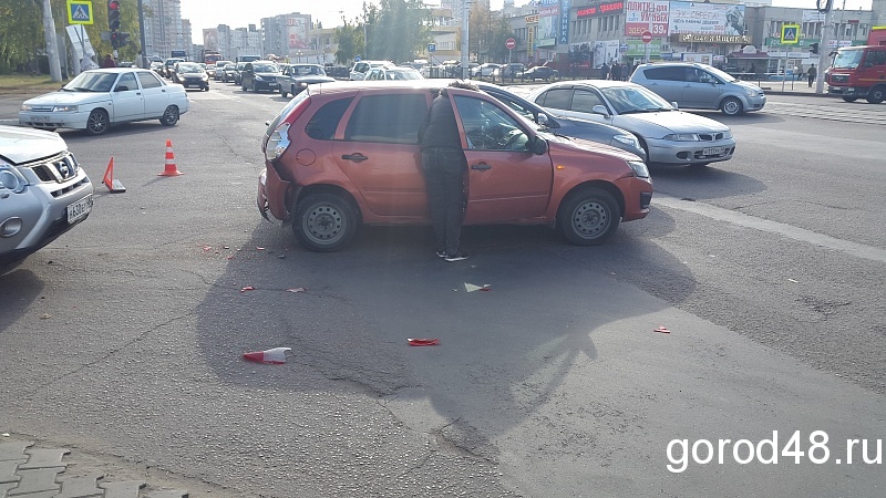 Липчанка нашла способ избежать ДТП на загруженном перекрестке Липчанка нашла способ избежать ДТП на загруженном перекрестке