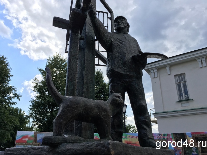 В Липецке открыли памятник Виктору Сорокину В Липецке открыли памятник Виктору Сорокину