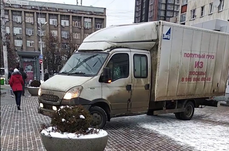 Почему плитка на липецких тротуарах быстро сходит, как первый снежок - не лежок? Почему плитка на липецких тротуарах быстро сходит, как первый снежок - не лежок?
