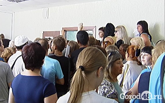 Липчане берут УФМС штурмом Липчане берут УФМС штурмом