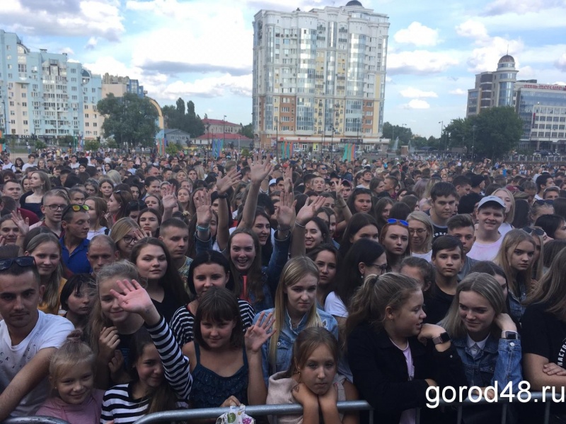 Липчане собрались на Городище в ожидании звёзд Липчане собрались на Городище в ожидании звёзд