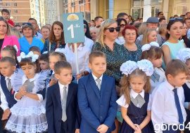 «366 — по числу дней в году»: в школе № 60 сегодня начали учиться 10 первых классов