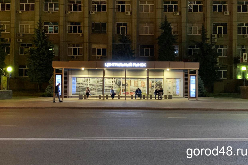 Новый остановочный павильон у Центрального рынка появился в результате сотрудничества власти и бизнеса Новый остановочный павильон у Центрального рынка появился в результате сотрудничества власти и бизнеса
