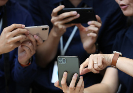 «Ъ» сообщает о требовании к сотрудникам администрации президента избавиться от iPhone