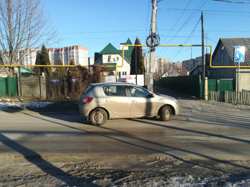 Пожилая женщина попала под сдававший назад «Рено» Пожилая женщина попала под сдававший назад «Рено»