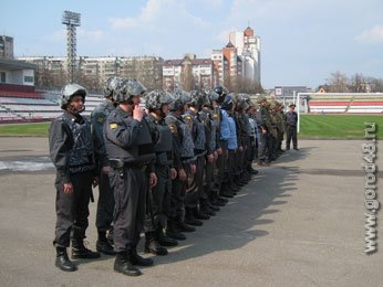 В Липецке милиция и внутренние войска репетировали предотвращение массовых беспорядков В Липецке милиция и внутренние войска репетировали предотвращение массовых беспорядков