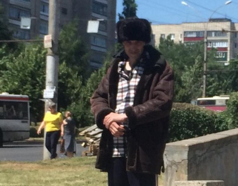 В 30-градусную жару по Липецку ходят в меховых шапках В 30-градусную жару по Липецку ходят в меховых шапках