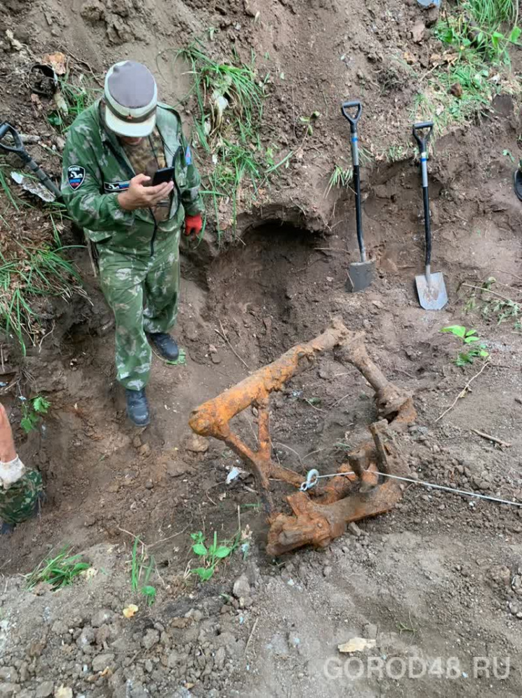 Найденный липецкими поисковиками в Задонском районе самолет, скорее всего - Пе-2 Найденный липецкими поисковиками в Задонском районе самолет, скорее всего - Пе-2