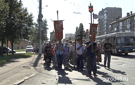 Православные из Липецка крестным ходом отправились в Задонск Православные из Липецка крестным ходом отправились в Задонск