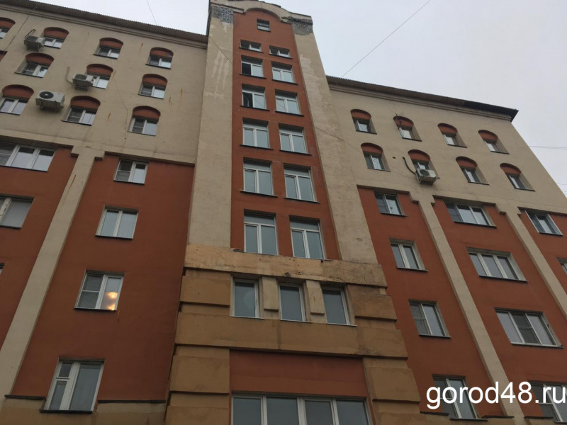 В центре Липецка с восьмого этажа упал 61-летний мужчина В центре Липецка с восьмого этажа упал 61-летний мужчина