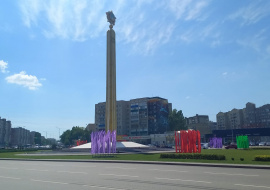 Липецкая вечЁрка: ожоги от антижира, фиолетовые флаги на улицах города и новый памятник летчикам