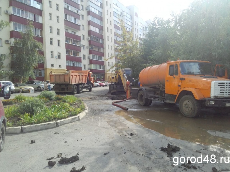 В жилых домах на улицах Стаханова и Смургиса из-за аварийных работ отключена холодная вода В жилых домах на улицах Стаханова и Смургиса из-за аварийных работ отключена холодная вода
