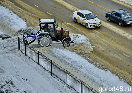 Региональные дороги очищают от снега около 60 единиц техники