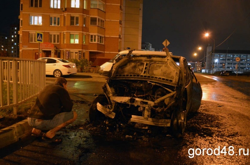 «Мерседес» сгорел в новых микрорайонах не в результате криминальных разборок (ФОТО) «Мерседес» сгорел в новых микрорайонах не в результате криминальных разборок (ФОТО)