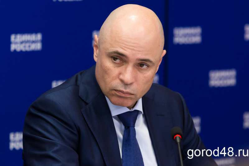Игорь Артамонов вступил в партию «Единая Россия» Игорь Артамонов вступил в партию «Единая Россия»