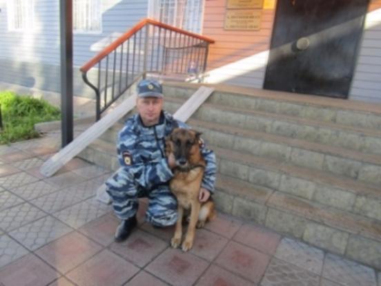 Полицейские с помощью служебной собаки отыскали пропавшую пенсионерку Полицейские с помощью служебной собаки отыскали пропавшую пенсионерку
