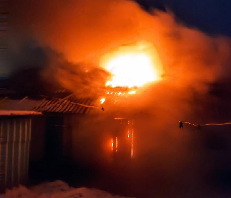 Спасатели потушили пожар в двух жилых домах Липецкой области