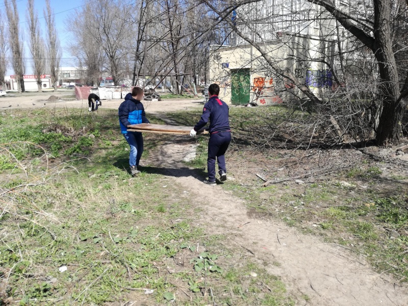 В уборке Липецка от мусора задействованы осужденные В уборке Липецка от мусора задействованы осужденные