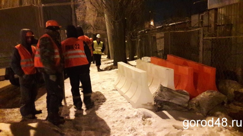 В Липецке перекрывают подъезды к Петровскому мосту В Липецке перекрывают подъезды к Петровскому мосту