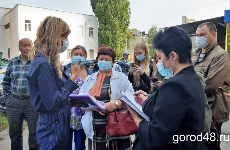 «Из-за таких как вы стоят невостребованные контейнеры, которые нужны горожанам! Меняйте на евро!» «Из-за таких как вы стоят невостребованные контейнеры, которые нужны горожанам! Меняйте на евро!»