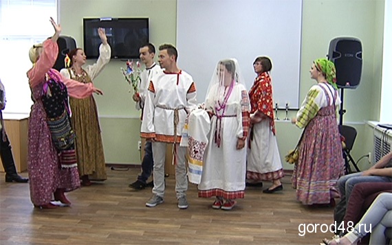 Французам в Липецке показали традиционную русскую свадьбу Французам в Липецке показали традиционную русскую свадьбу