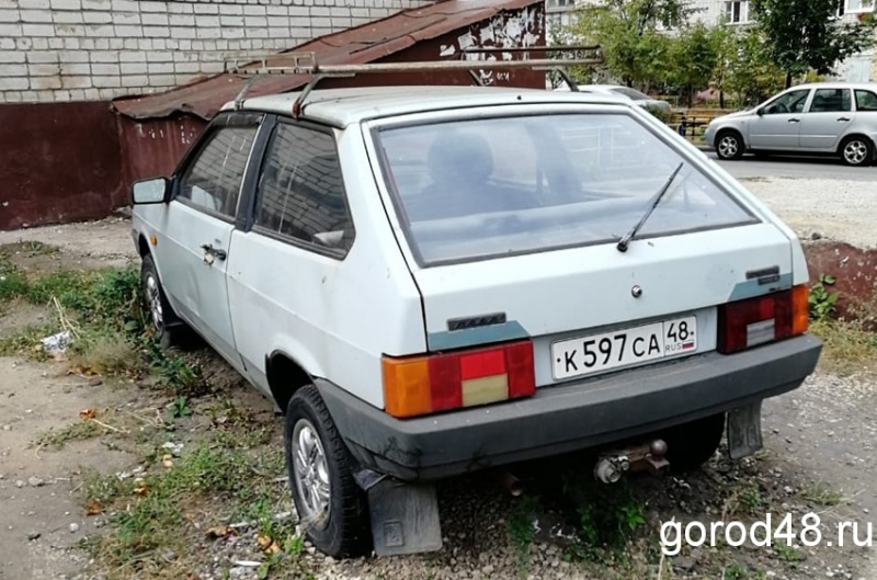 Липчане продолжают жаловаться на брошенные во дворах машины (ФОТО) Липчане продолжают жаловаться на брошенные во дворах машины (ФОТО)