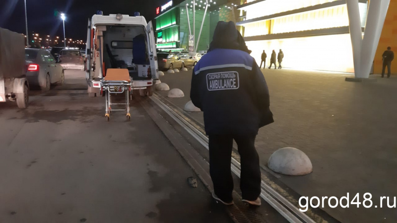 В Липецке девочка потеряла сознание в фудкорте торгово-развлекательного центра В Липецке девочка потеряла сознание в фудкорте торгово-развлекательного центра