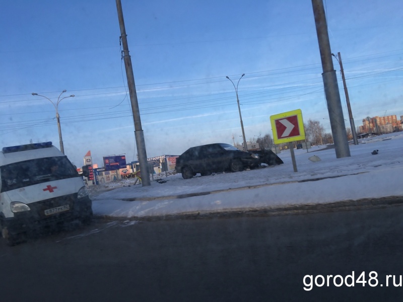 «Четырнадцатая» вылетела с кольца на «островок» «Четырнадцатая» вылетела с кольца на «островок»