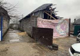 «Таким не место в нашем селе»: житель Липецкого района вызвал манипулятор и разворотил дом знакомого