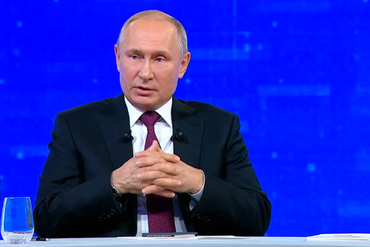 Путин оправдал высокие зарплаты чиновников Путин оправдал высокие зарплаты чиновников