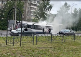 Пассажирский автобус горел на улице Катукова